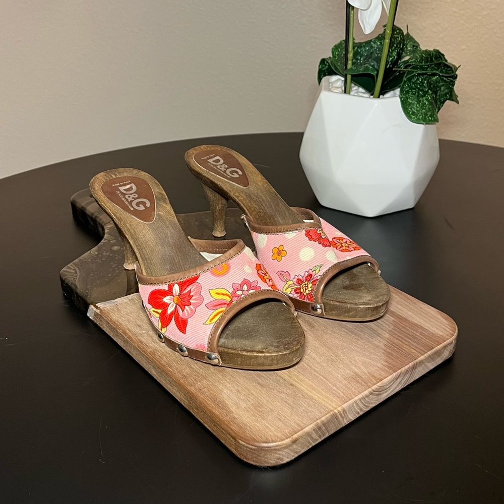 Dolce & Gabbana D&G wood kitten heel, pink multi floral brown calf skin open toe